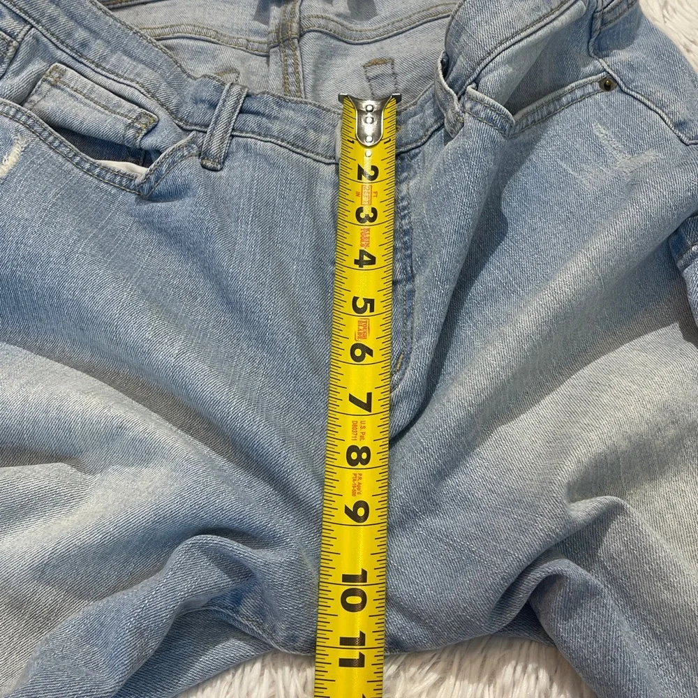 D&CO Classic Light Blue Cropped Women's Jeans SIZE 12 distressed